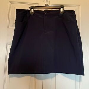 Eddie Bauer women’s sz 12 skirt. Navy Blue. Front& back pockets. Shorts under